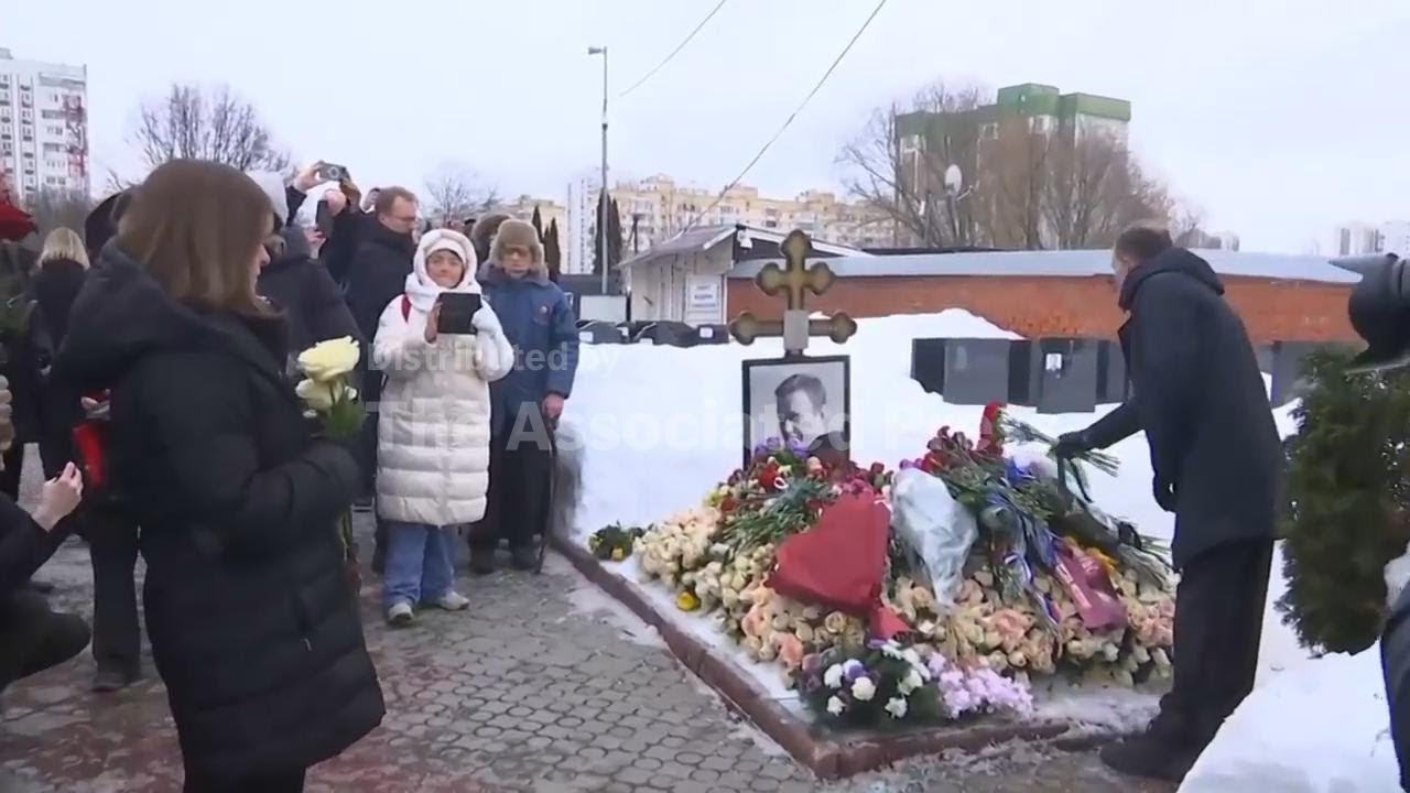 Flowers laid at Navalny’s grave on the anniversary of his death