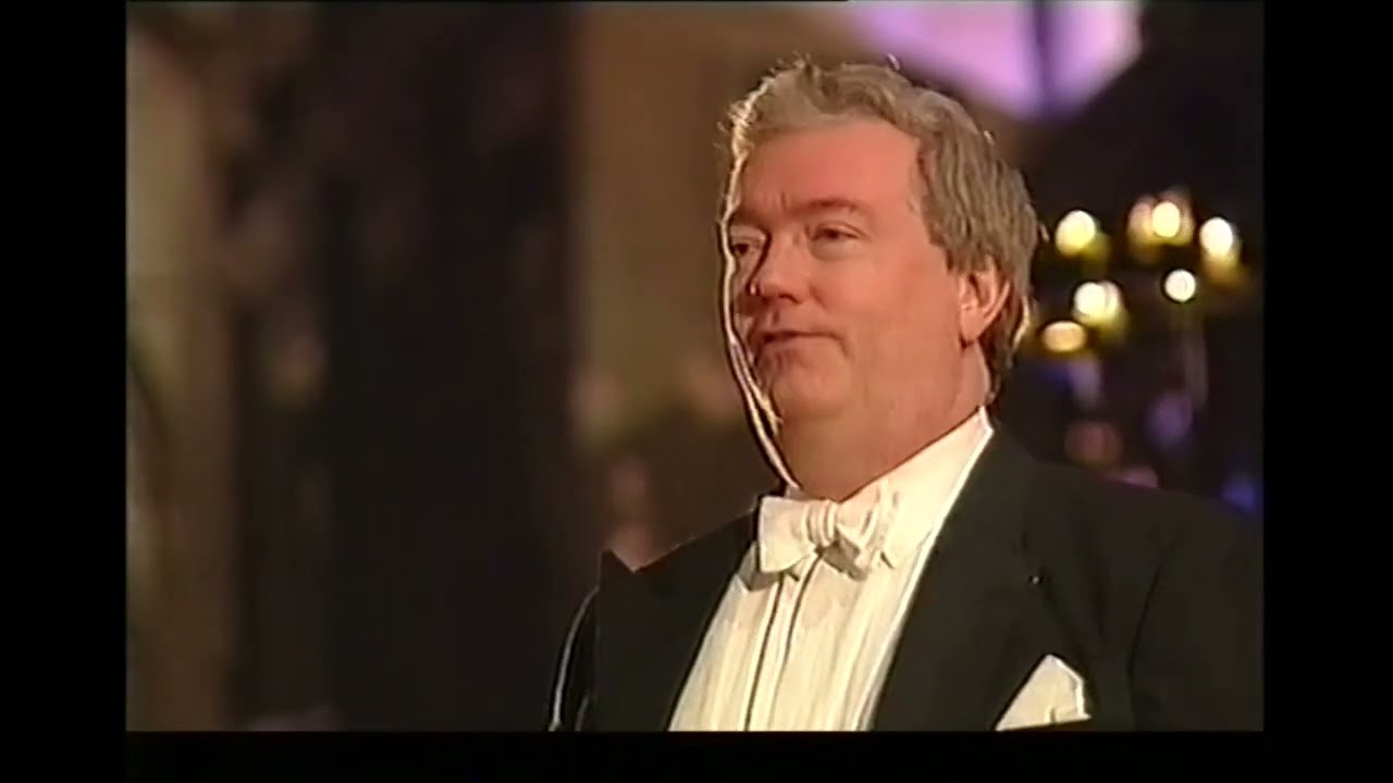 Handel's Messiah performed by Winchester Cathedral Choir and Florilegium directed by David Hill