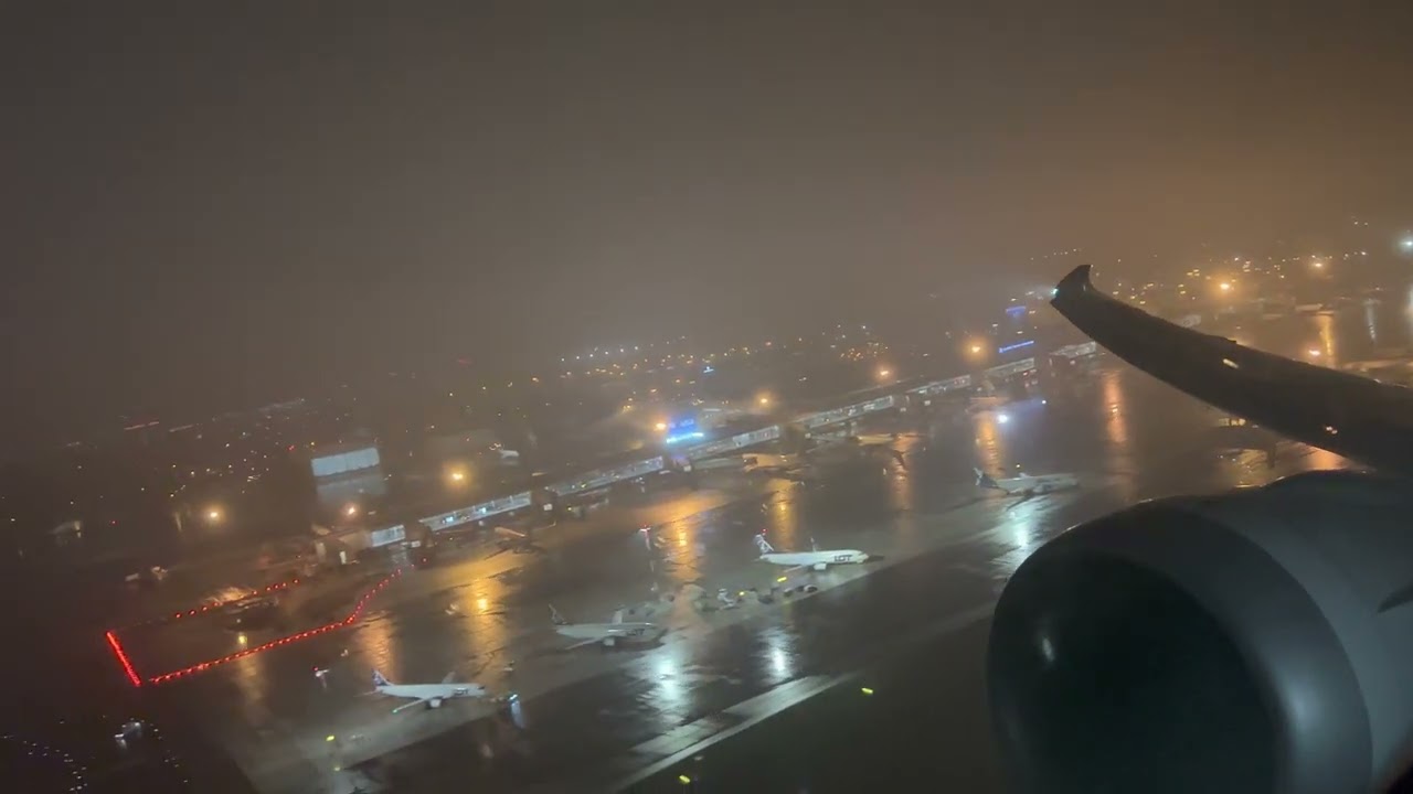 Takeoff from Warsaw international Airport! LOT 787-8 Dreamliner