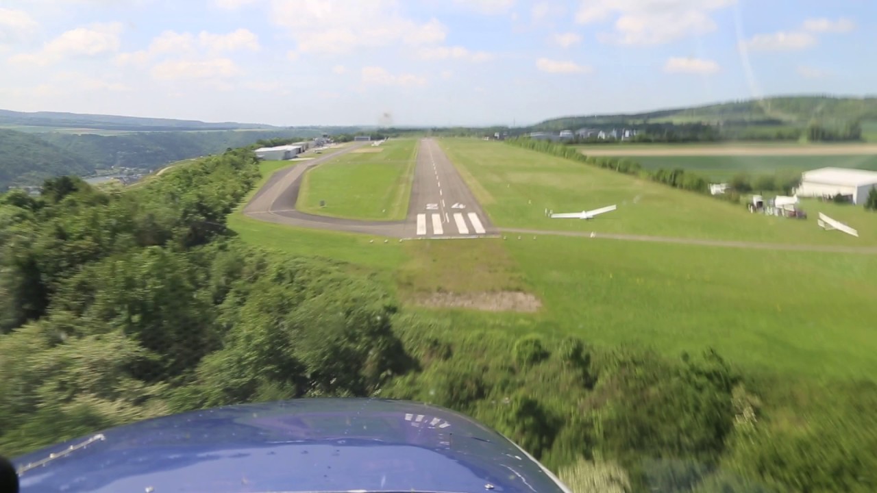 Landing at Koblenz airport with Cesna 172