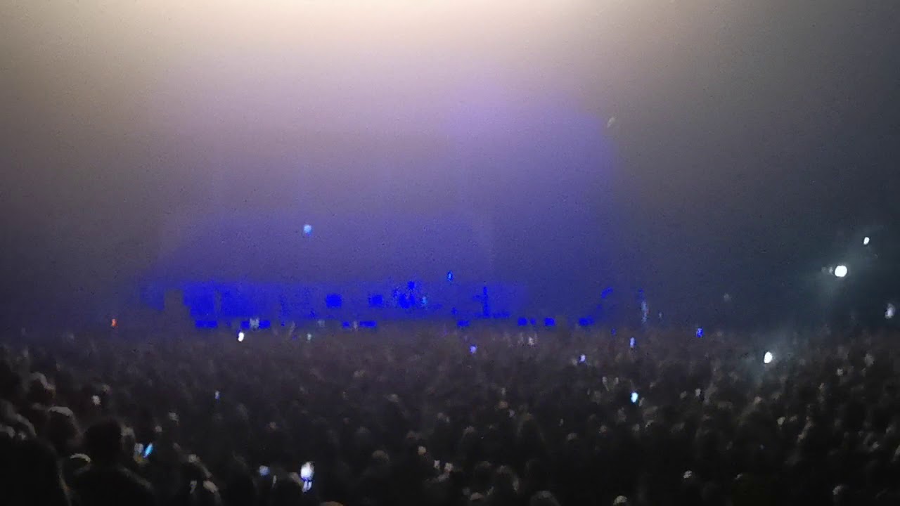 Crowd singing along to Oasis - (What's the Story) Morning Glory before Courteeners gig - 14/12/19