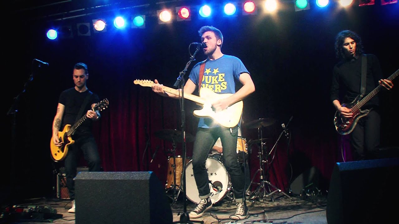 Art Zone: The Hollers perform 