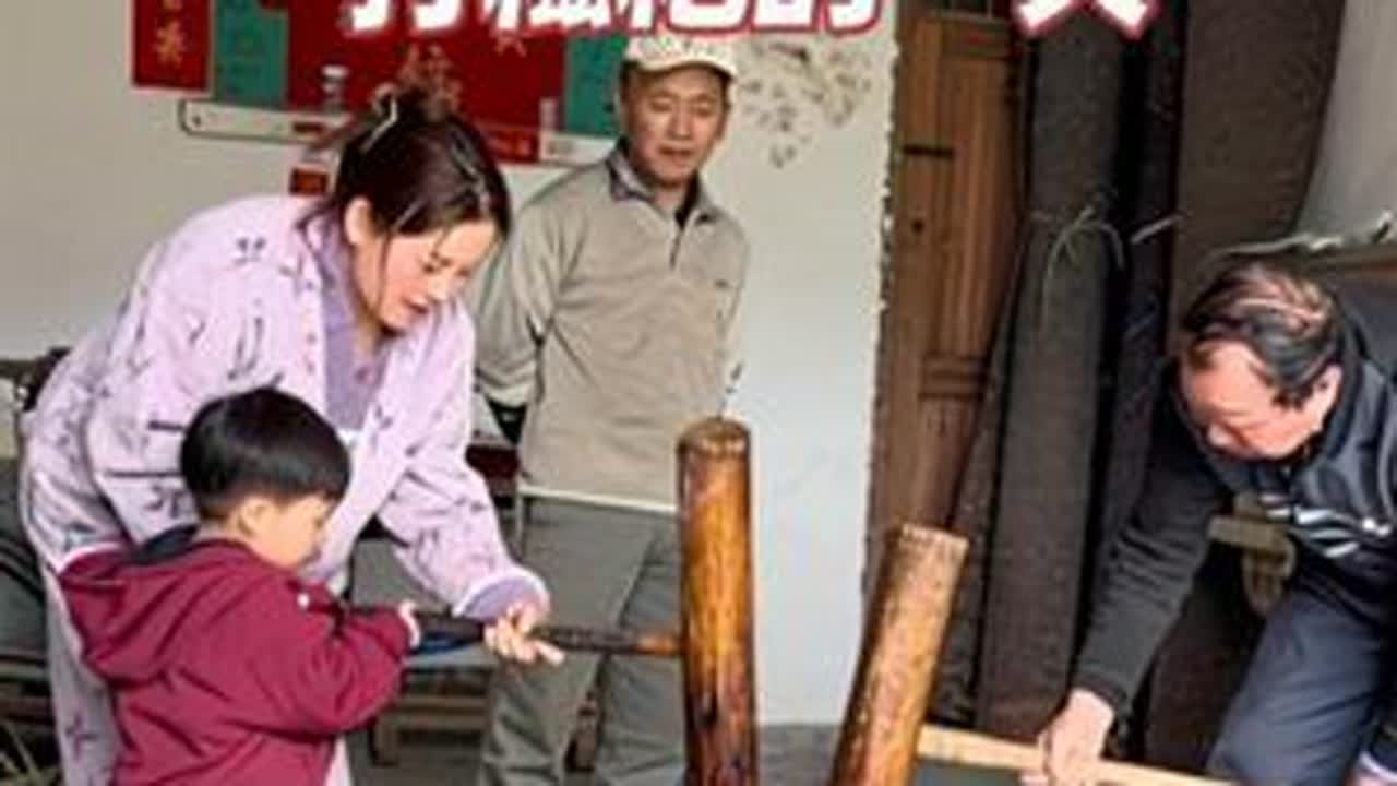 带你们看看湖南远嫁广西的女儿，回娘家农村过年，苗族年俗打糍粑的一天是怎样的？#回老家才有的人间美味 #打糍粑 #镜头里的年味儿 #vlog日常 #农村生活