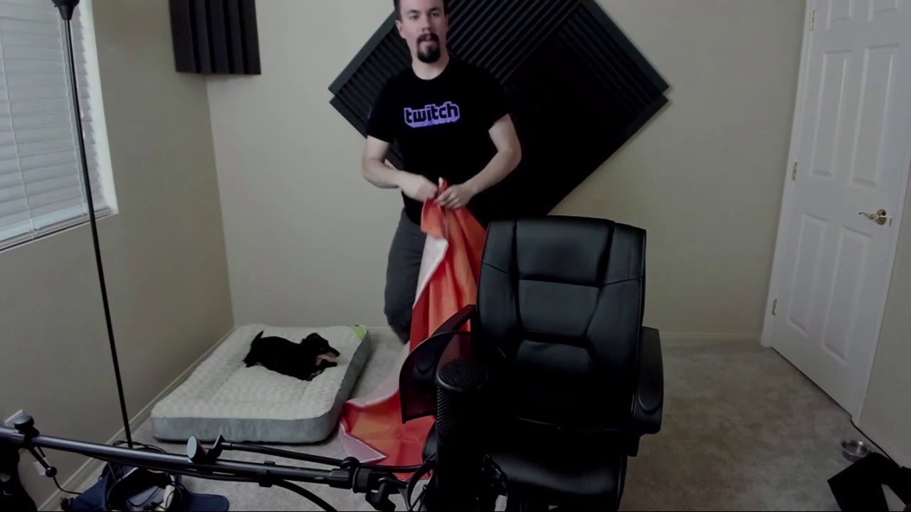 Etalyx performs a magic trick on stream