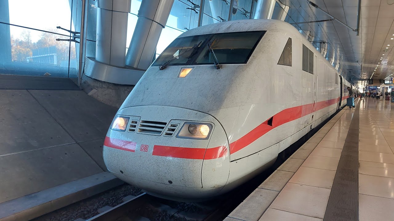 BR 401 als ICE 1020 in Frankfurt (Main) Flughafen Fernbahnhof