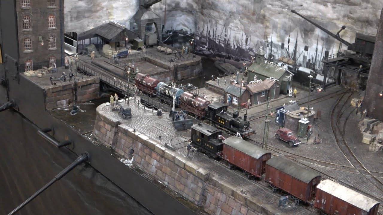 'Trinity Dock Street Bridge' OO Gauge Model Railway