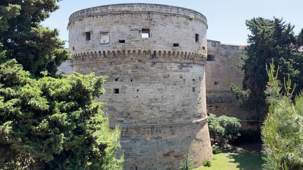 Италия 🇮🇹 Арагонский замок в Таранто, Апулия