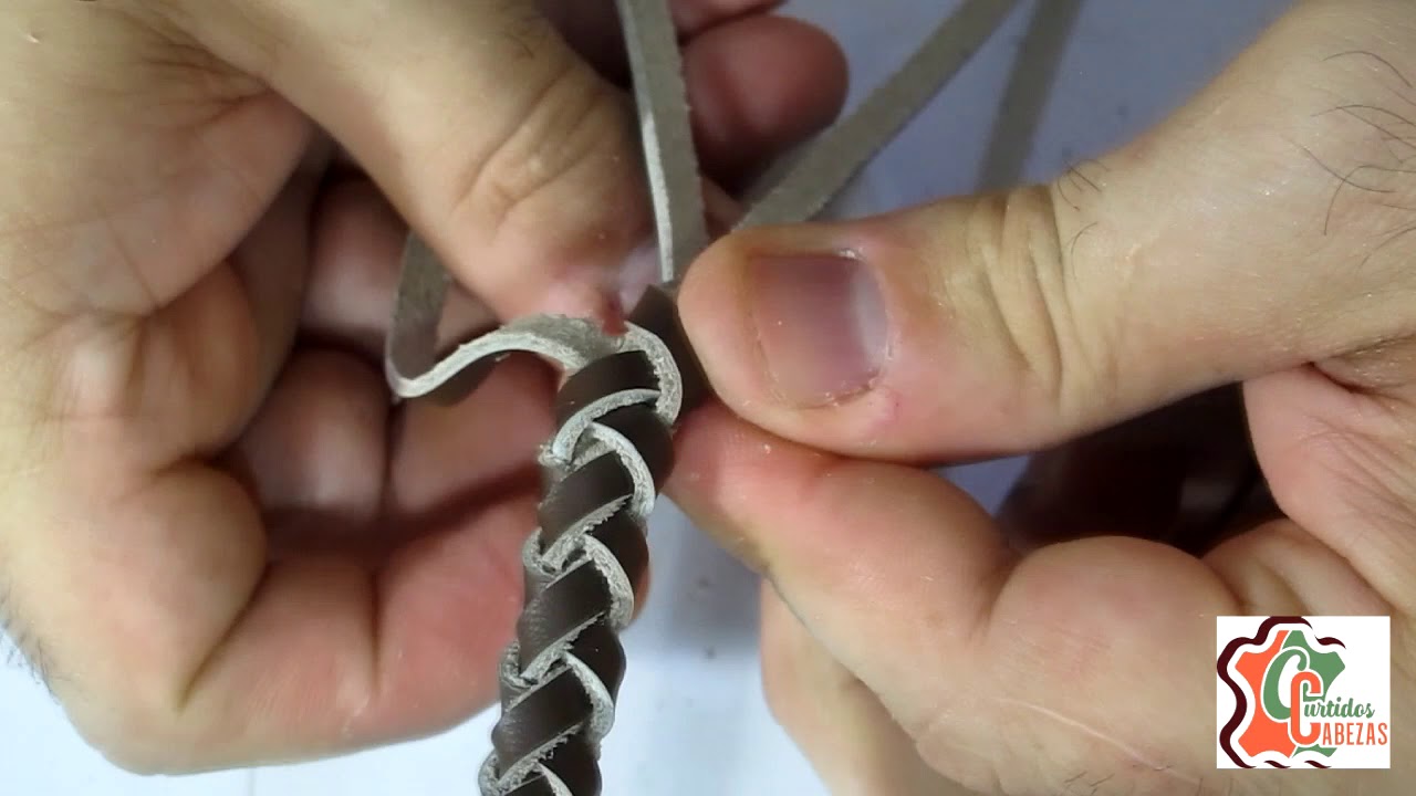 Cómo hacer un trenzado con cuero. Pulsera trenza de cuatro cabos.