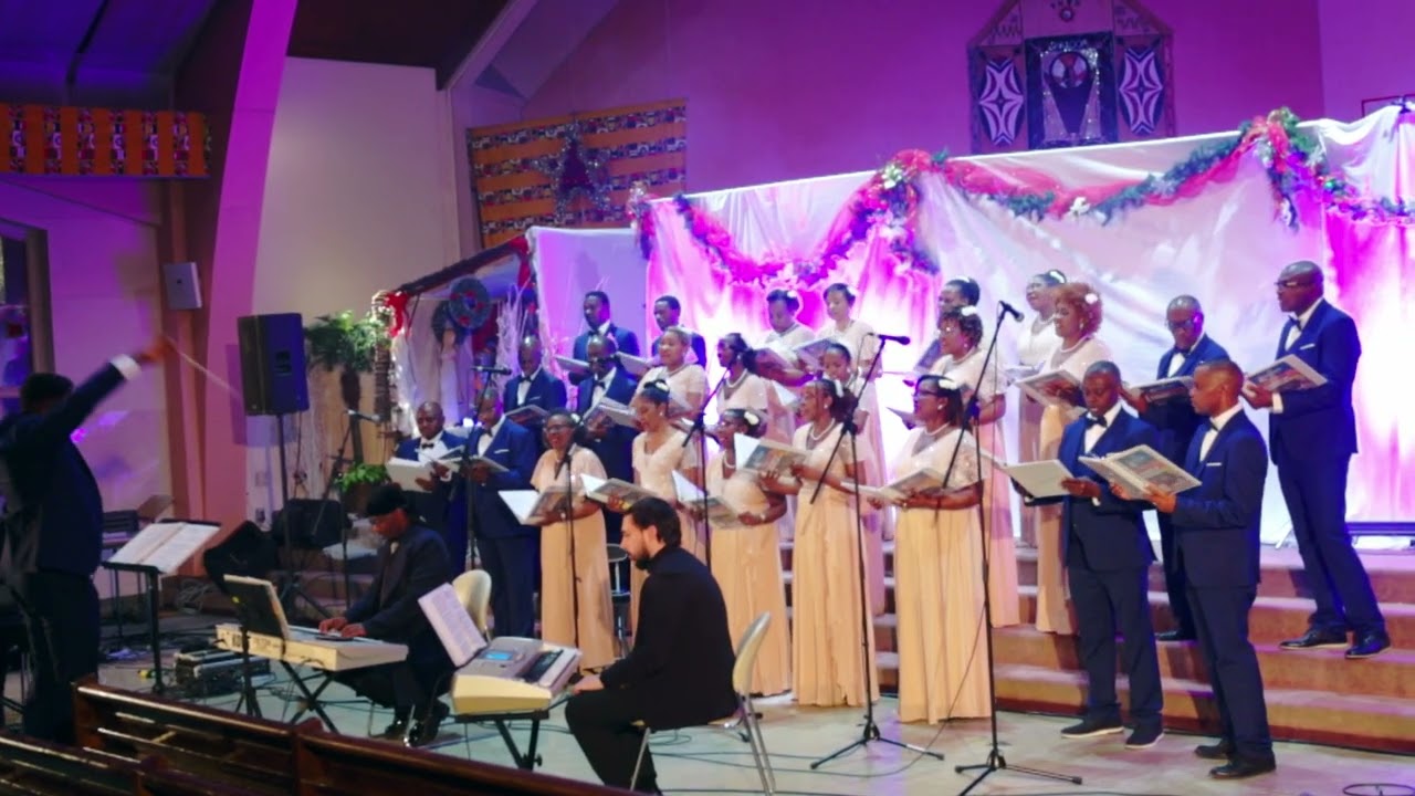 Uri Imana Nyakuri par Mugabe J. J. Bertrand (Chorale Singiza)
