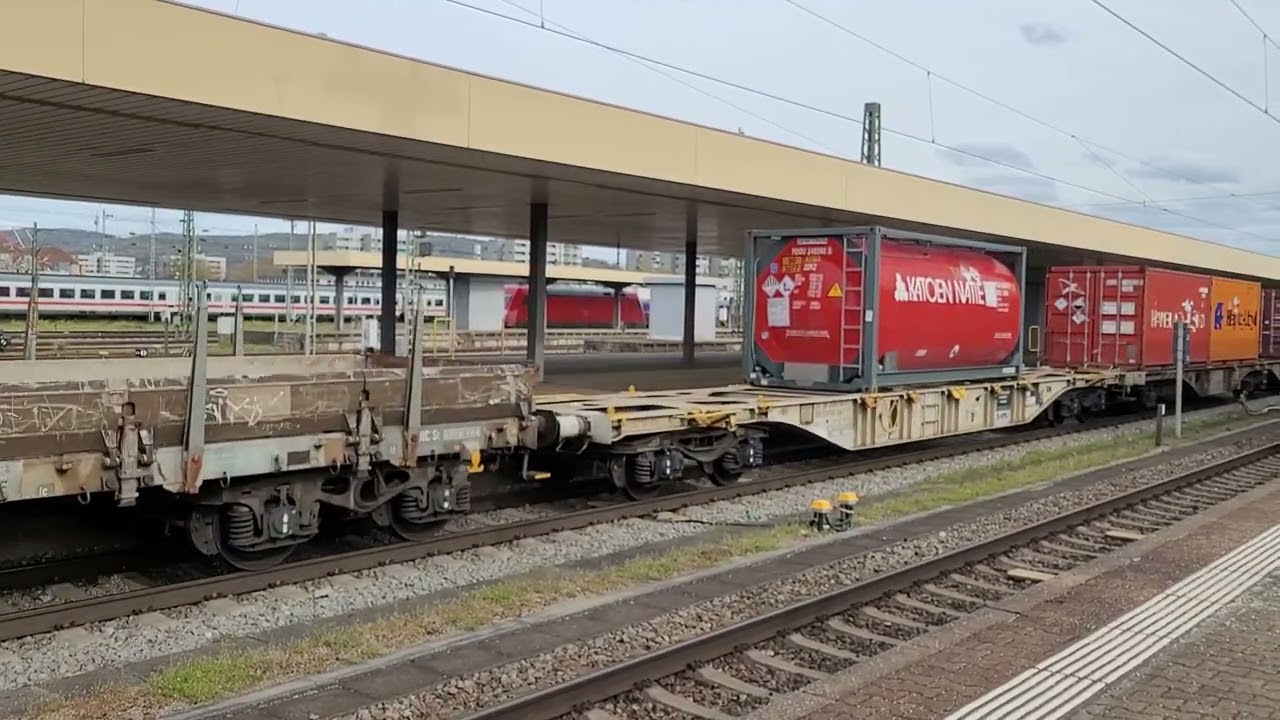 DDF Re 421 395 mit SBB Cargo Re 482 034 im Sandwich, Basel Bad Bf,  11.04.23