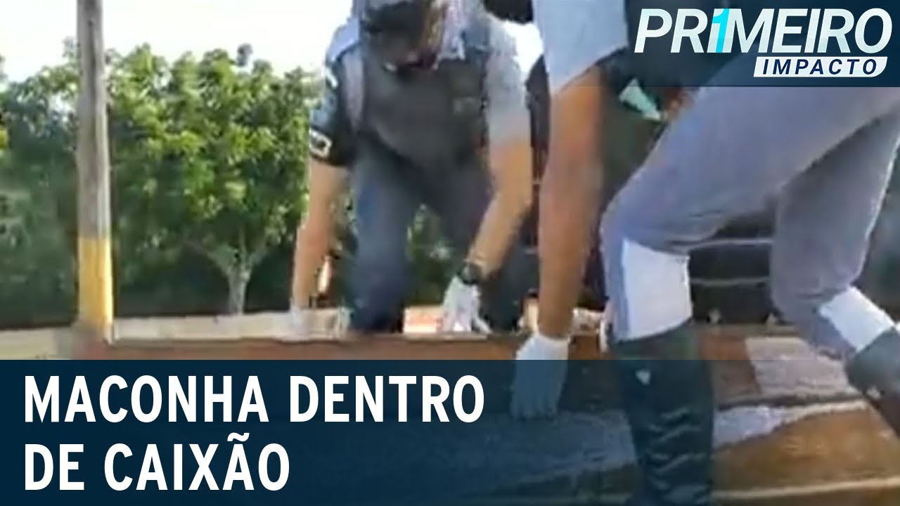 Polícia apreende maconha escondida em caixão dentro de carro funerário | Primeiro Impacto (13/12/21)