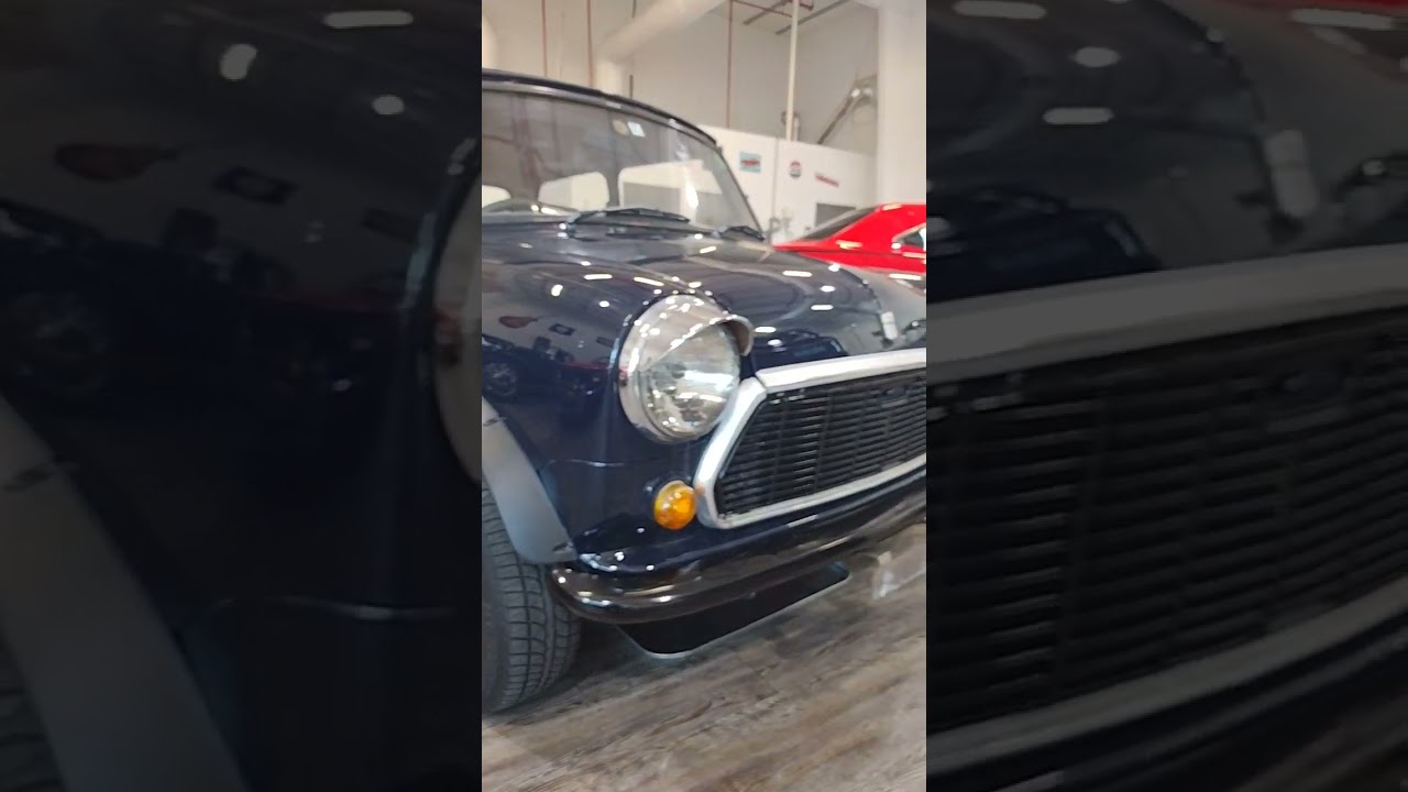Rover MINI Cooper! Right hand drive import JDM. Classic Cars for sale Tampa Florida. Vintage dealer