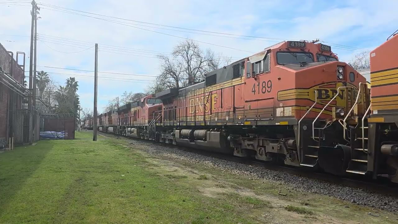 BNSF 6550 leads a manifest with 8 power move in Sacramento, CA