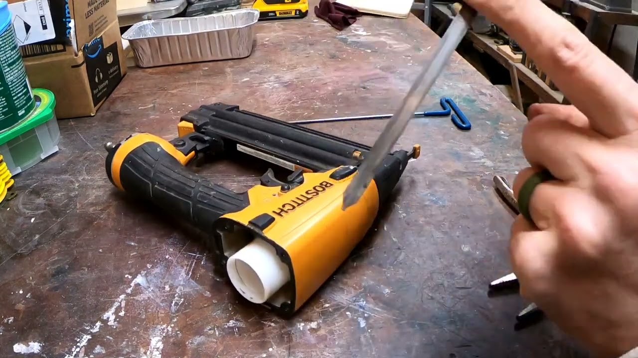 Ремонт инструмента менее чем за 10 минут. Гвоздезабивной пистолет Bostitch BT1855. #инструменты #...