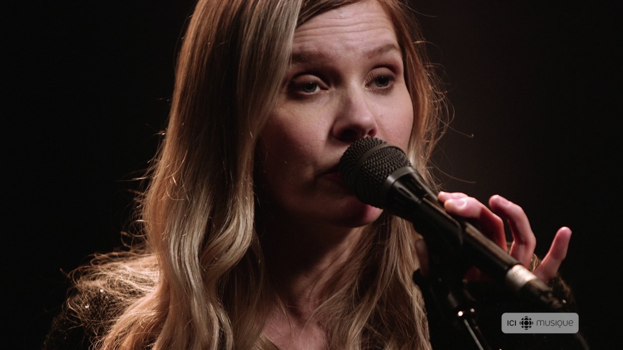 Andrea Lindsay reprend La java des bombes atomique