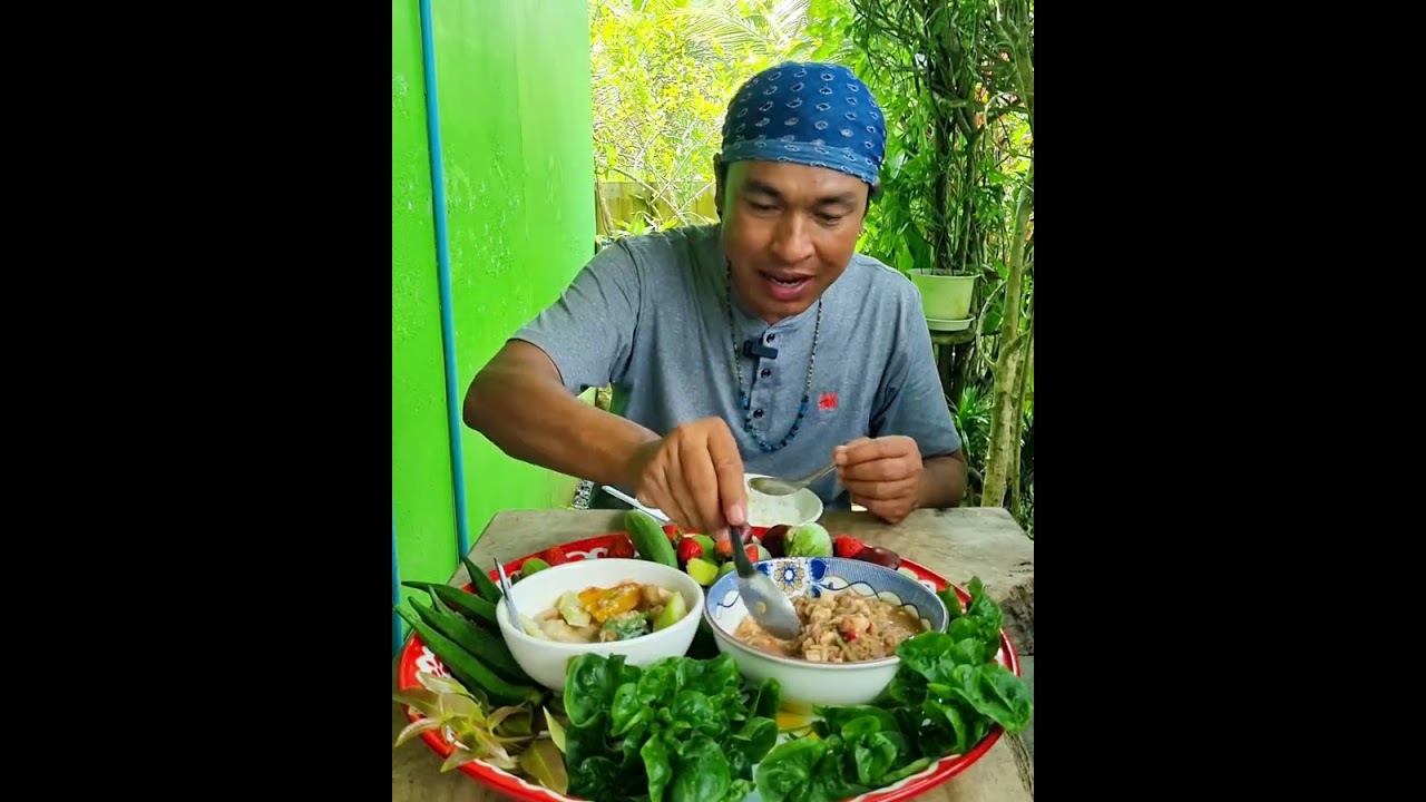 คลิปกินอาหารใต้น้ำชุบหยำกับแกงเลียงกะทิ