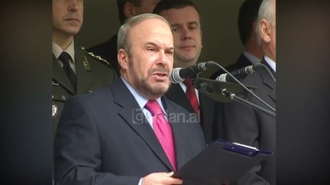 Parada ushtarake për 29 Nëntor-in (29 Nëntor 2004)