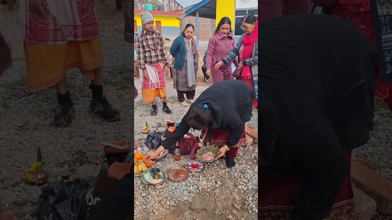 अनाथ बाल आश्रममा चौतारा सिलानेस गर्दै,