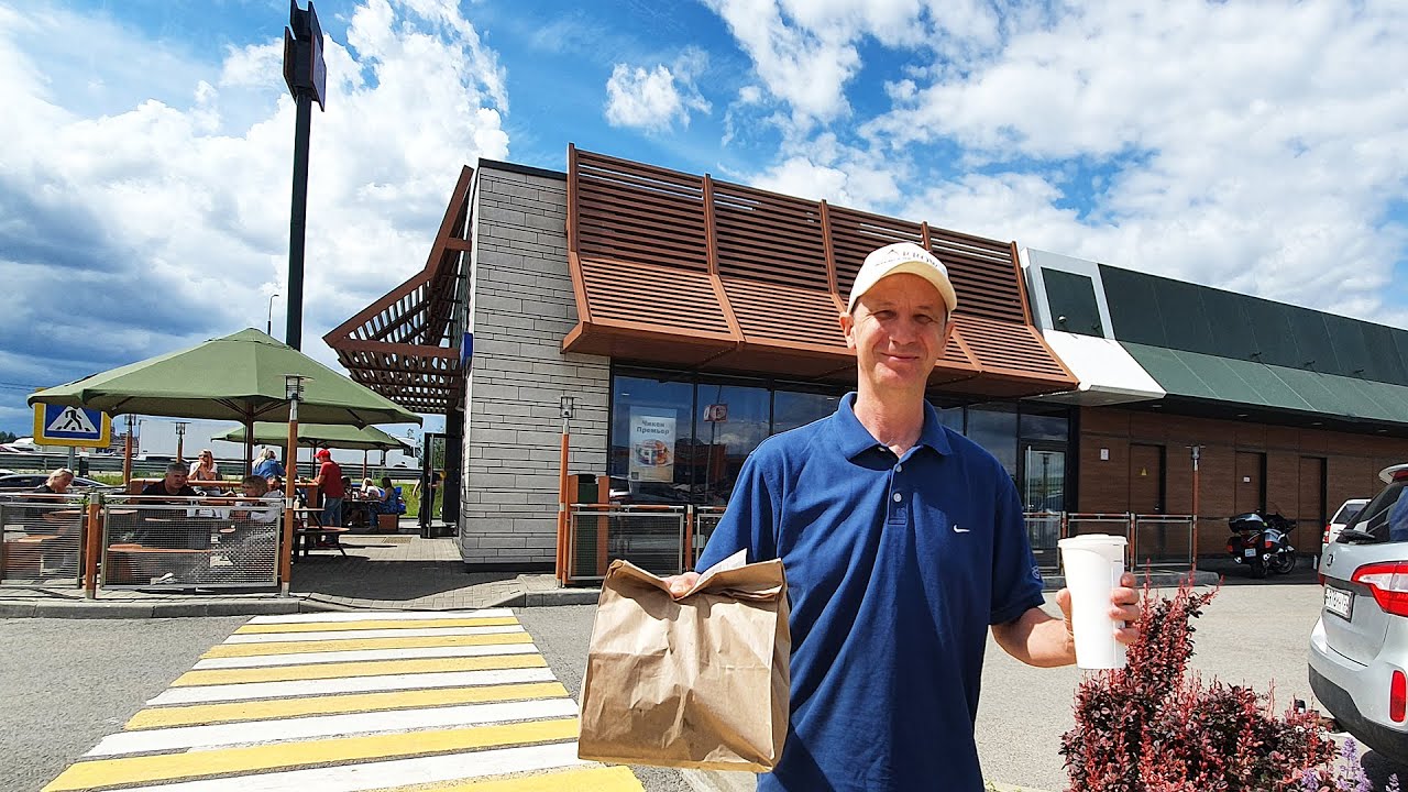 McDonald's Left Russia Forever. But the Old Place Reopened under a New Name / Our 1st Lunch