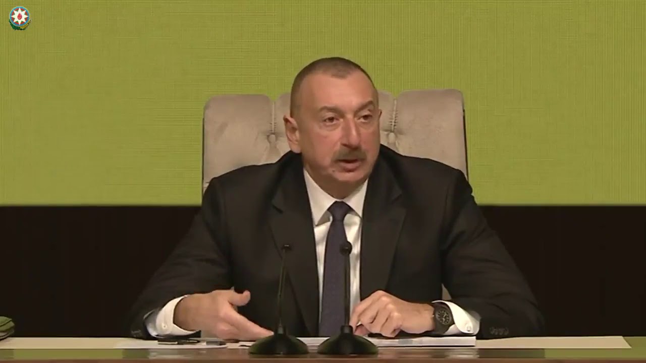 İlham Əliyev, siqaret &ccedil;əkmək &ccedil;ox pis vərdişdir.