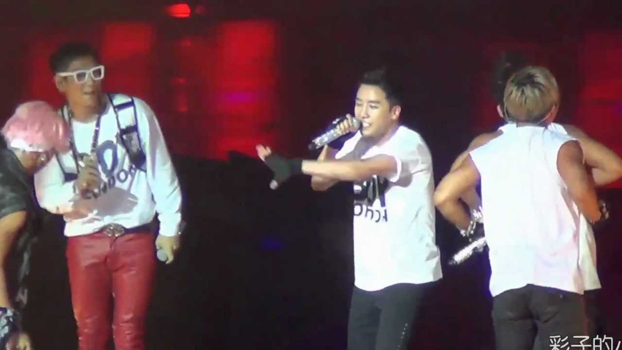 20120804 Bigbang Alive Tour Beijing - Gara Gara Go underwear