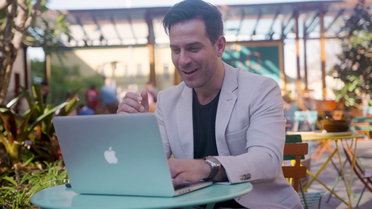 Online learning with Berlitz