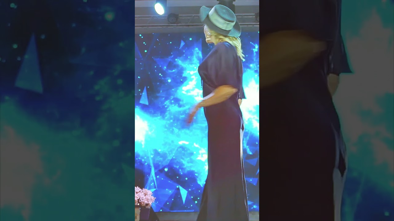 модель 18 + показ платья SHINE