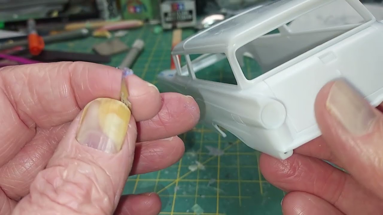 Mold removal tool