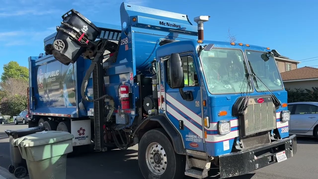 Republic Services Friday Garbage Trucks Part 12: 2808 Is Back (Again), More 2823, and a Volterra