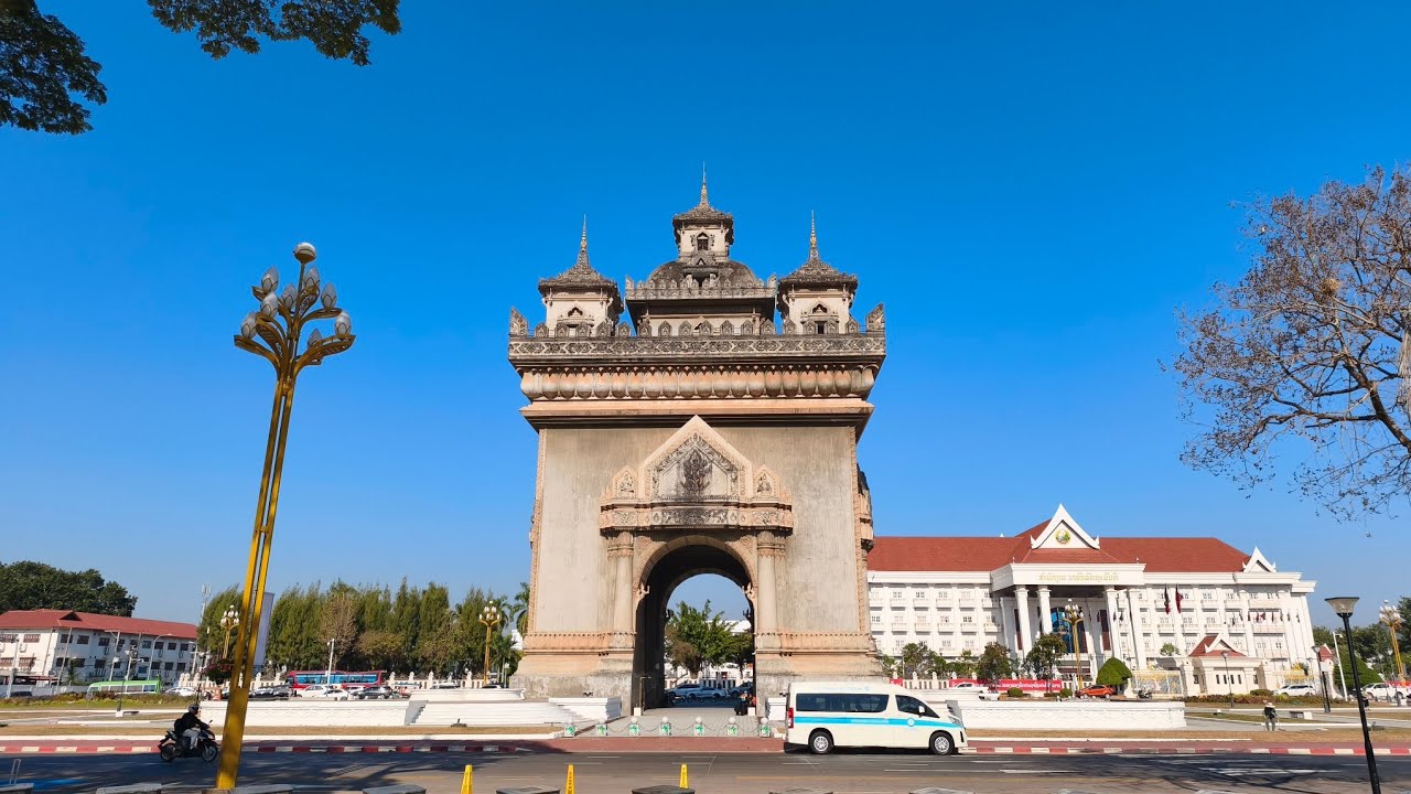 Vientiane Laos :บันกวนสุดอร่อยของเวียงจันทน์ / กาแฟเด็ดประตูไซ 