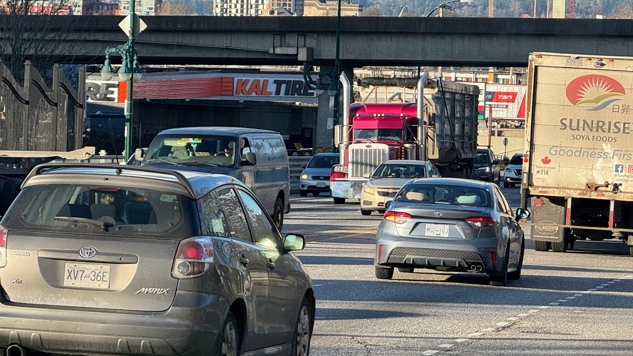Truck Spotting in Vancouver BC #034 - Plus Squamish & Whistler #truckspotting #peterbilt 