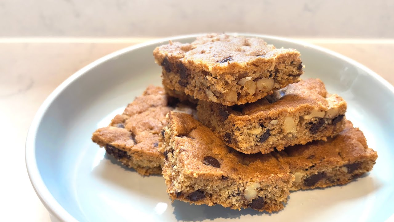Traybake Cookie Bar Tutorial |  Easy Chocolate and Walnut Biscuits