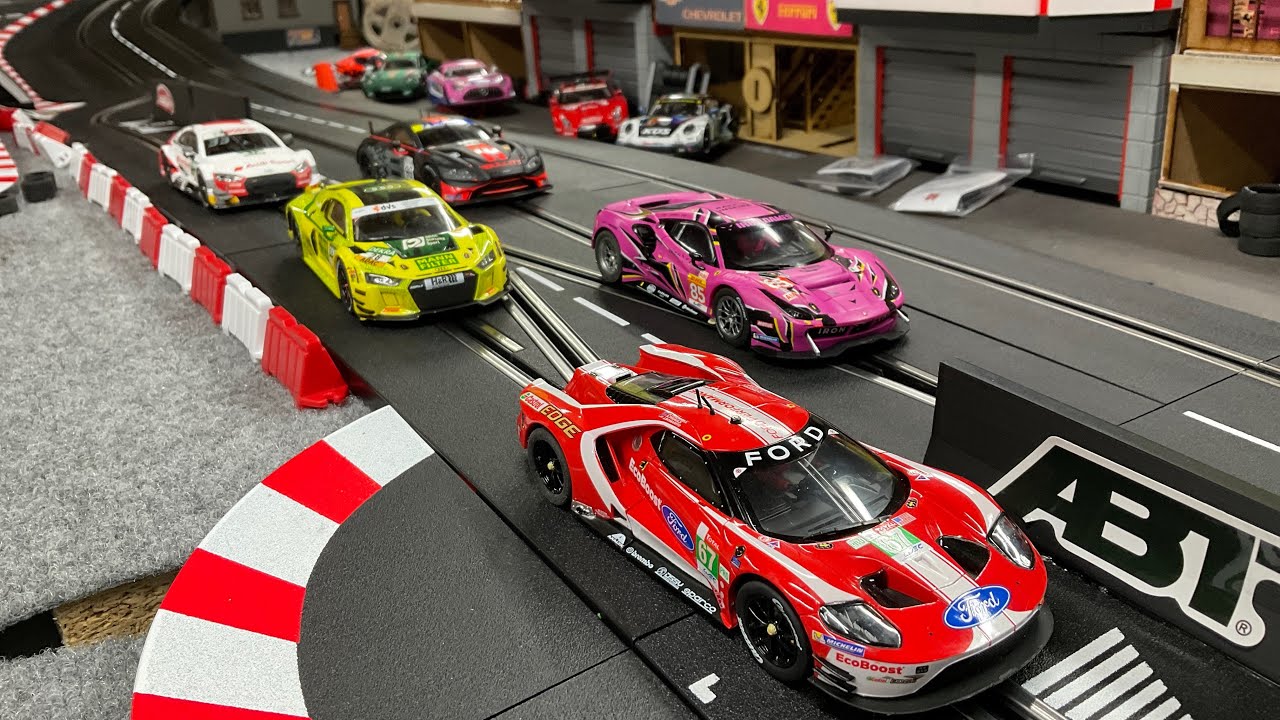 6 Digital slot cars on one track What can go wrong 🤞🏽1/32 scale