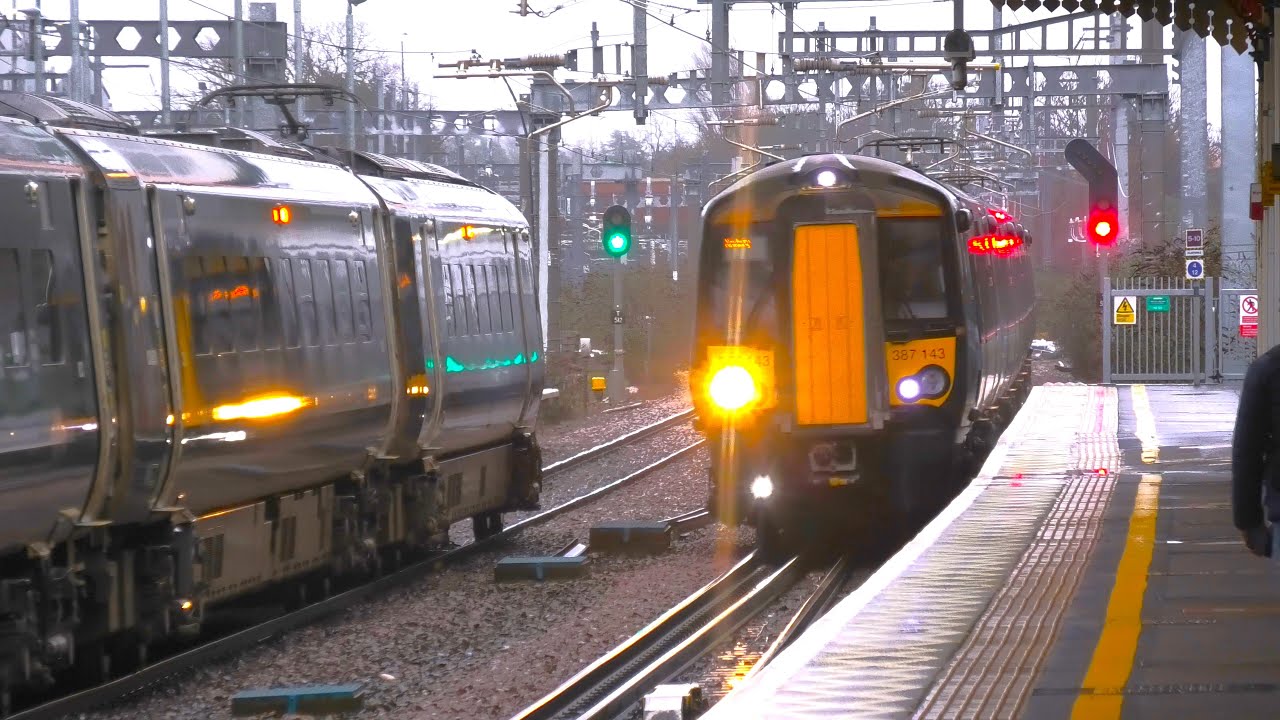 Trains at Slough Station, GWML | 16/12/22