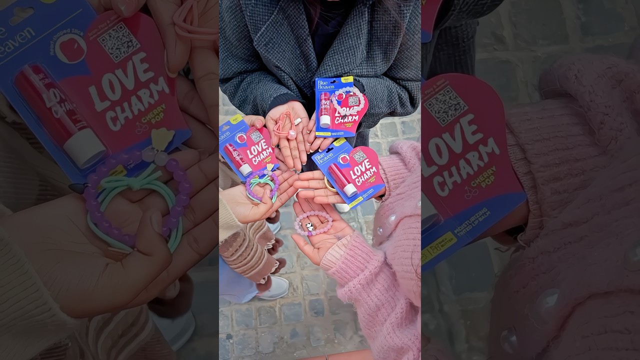 Gift exchange with your friends 🌷 #music #love #bollywood #youtubeshorts #bff #frindship #frinds