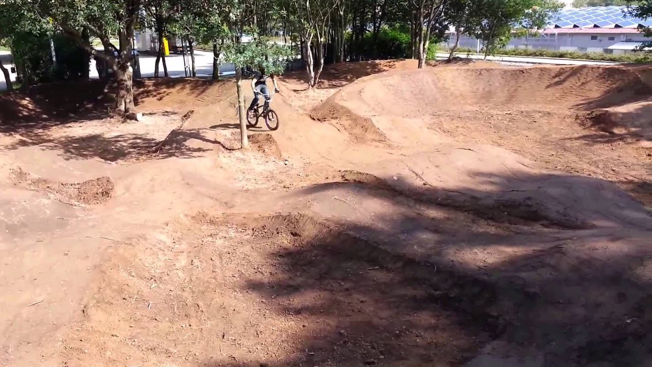 Pumptrack Kirchberg, Sachsen | turbomatik | www.bikepark-bau.de | Flowtrail | Tricksprung