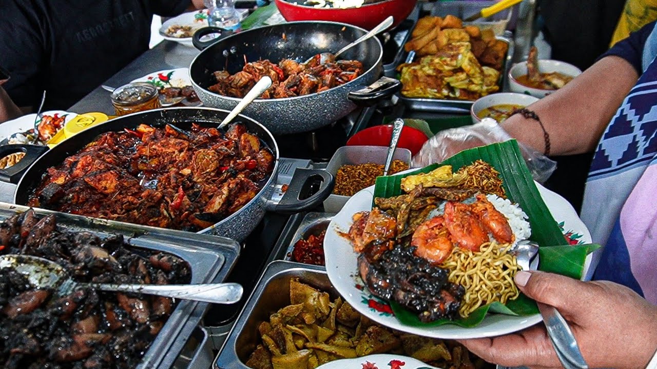 WARUNG GEROBAKAN DALAM GANG TAPI YANG BELI ORANG ORANG PENTING, LANGGANAN PAK MENTRI & BOS BESAR