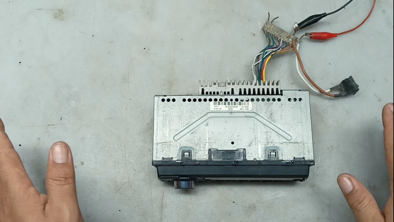 Rádio Pioneer MVH-98UB não liga 