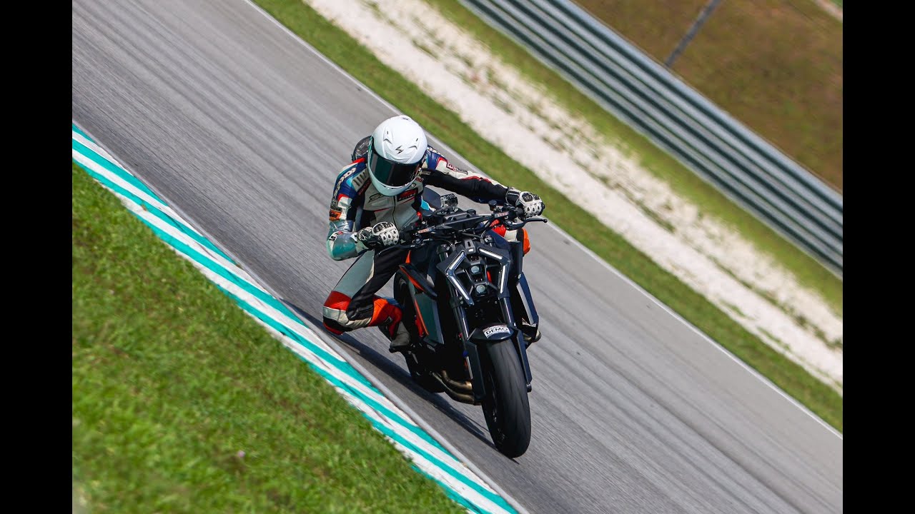 Testing out the new KTM 1390 Super Duke R Evo in Sepang Circuit