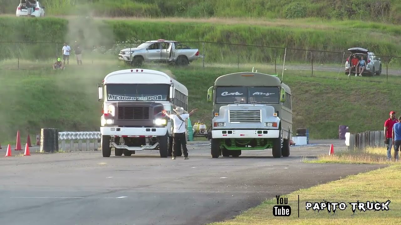 Carreras de Buses | Kevin vs Valverde