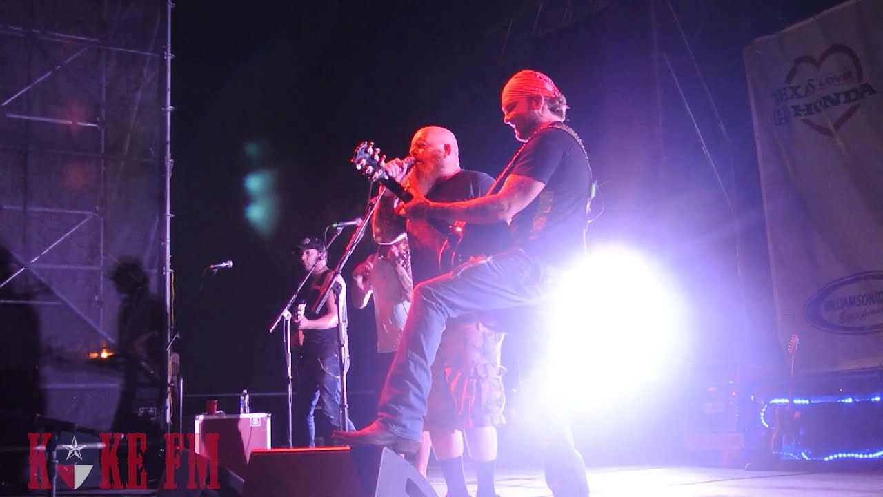 Stoney LaRue and Brandon Jenkins sing 