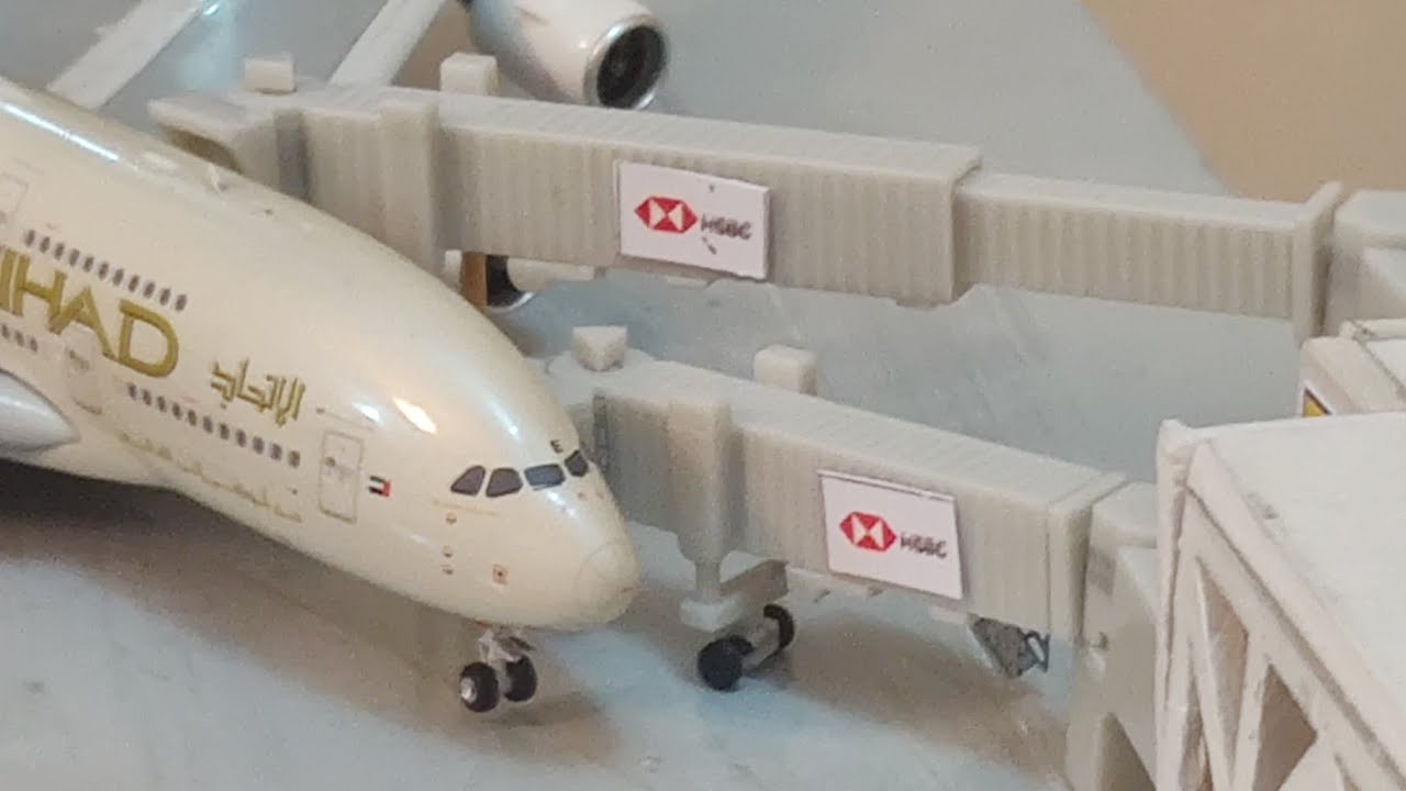How to make 1:400 A380 Boarding bridge using Gemini Jets bridges.