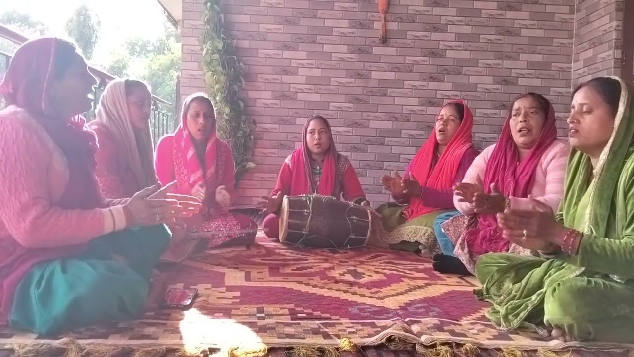 भोला डम डम-डमरु बजादा चबे दिया घारा हो।🙏 हरे कृष्ण 🙏