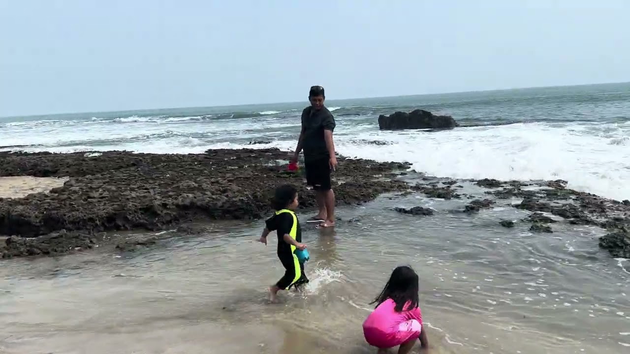 Liburan di pantai menyenangkan 🥰🥰🥰