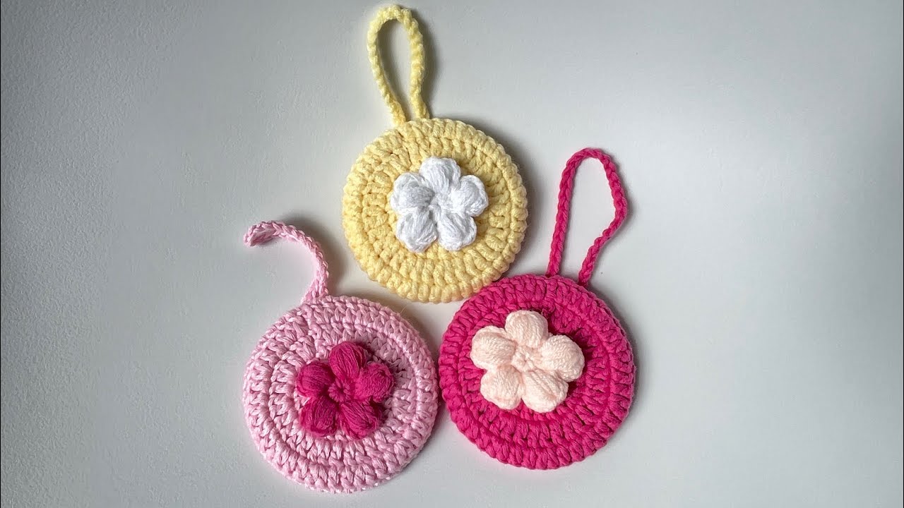 Cute crochet charm mirror w/ flower puff design