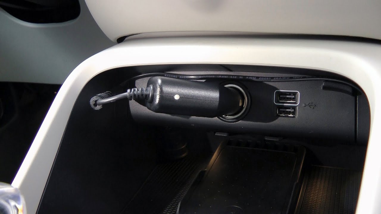 Volvo XC40 (2019-2025): How To Install The Dash Camera And Hide The Wire?