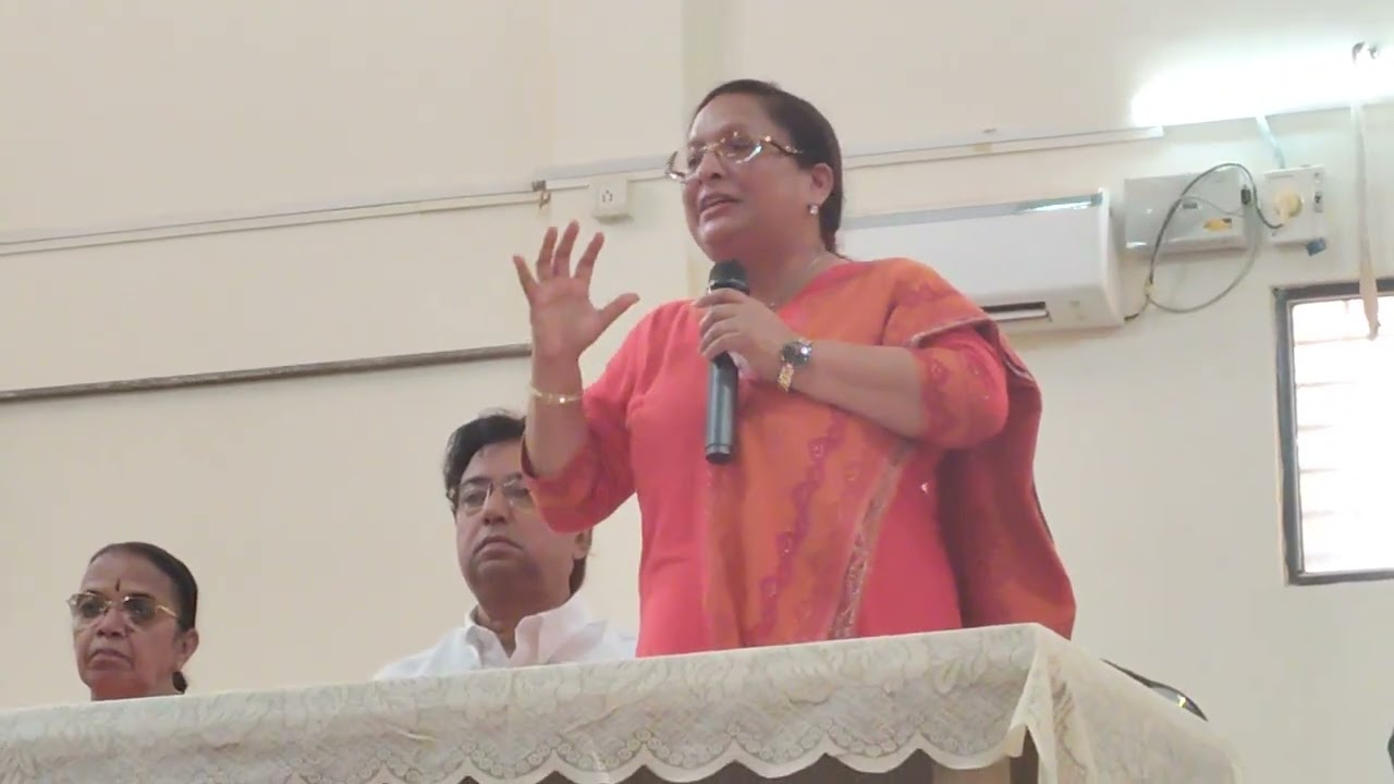 Siolim mla dilaila lobo felicitate meritorious students at shapora 