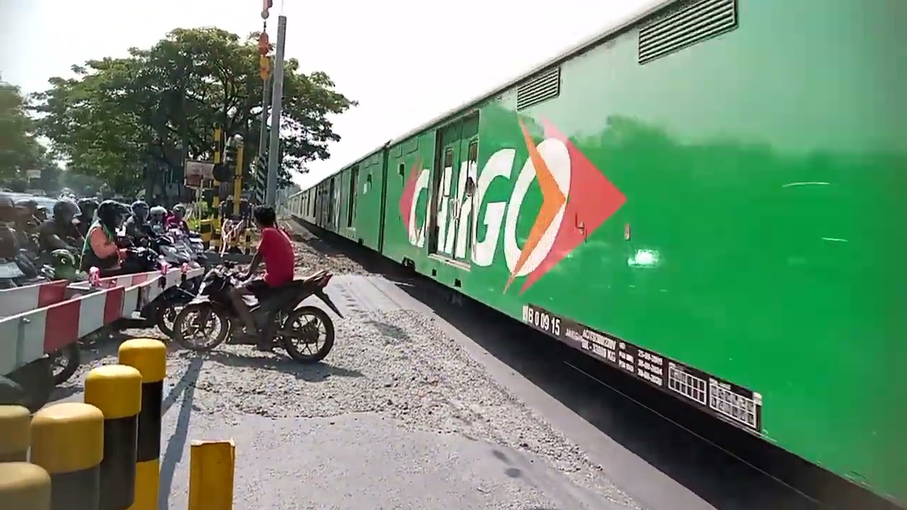 CC 2018908 MN kereta Parcel Tengah KA 301