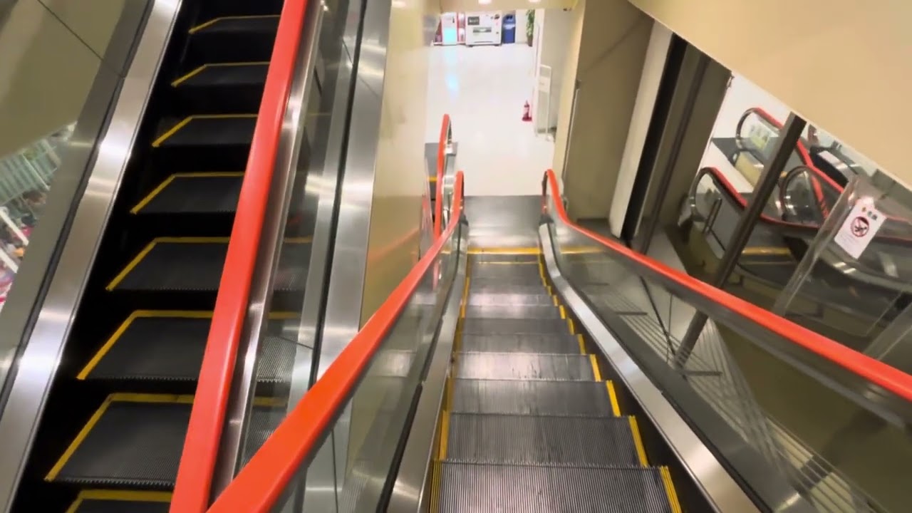 BiVi沼津　エスカレーター　下り