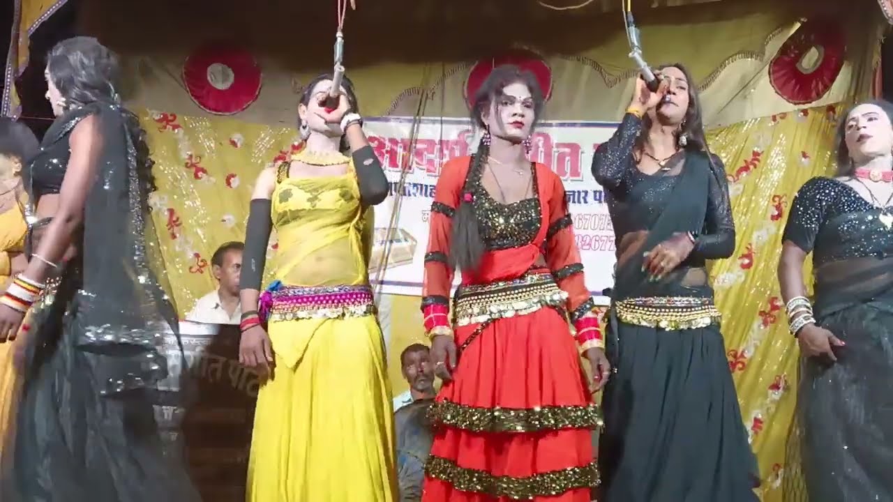 डोलिया चढ़ के सखी गइली जब गवनवा, सैया के आगे घुंघटवा न खोलब #खुशबूरानी_कीनौटंकी का #पचरंगी_प्रोग्राम